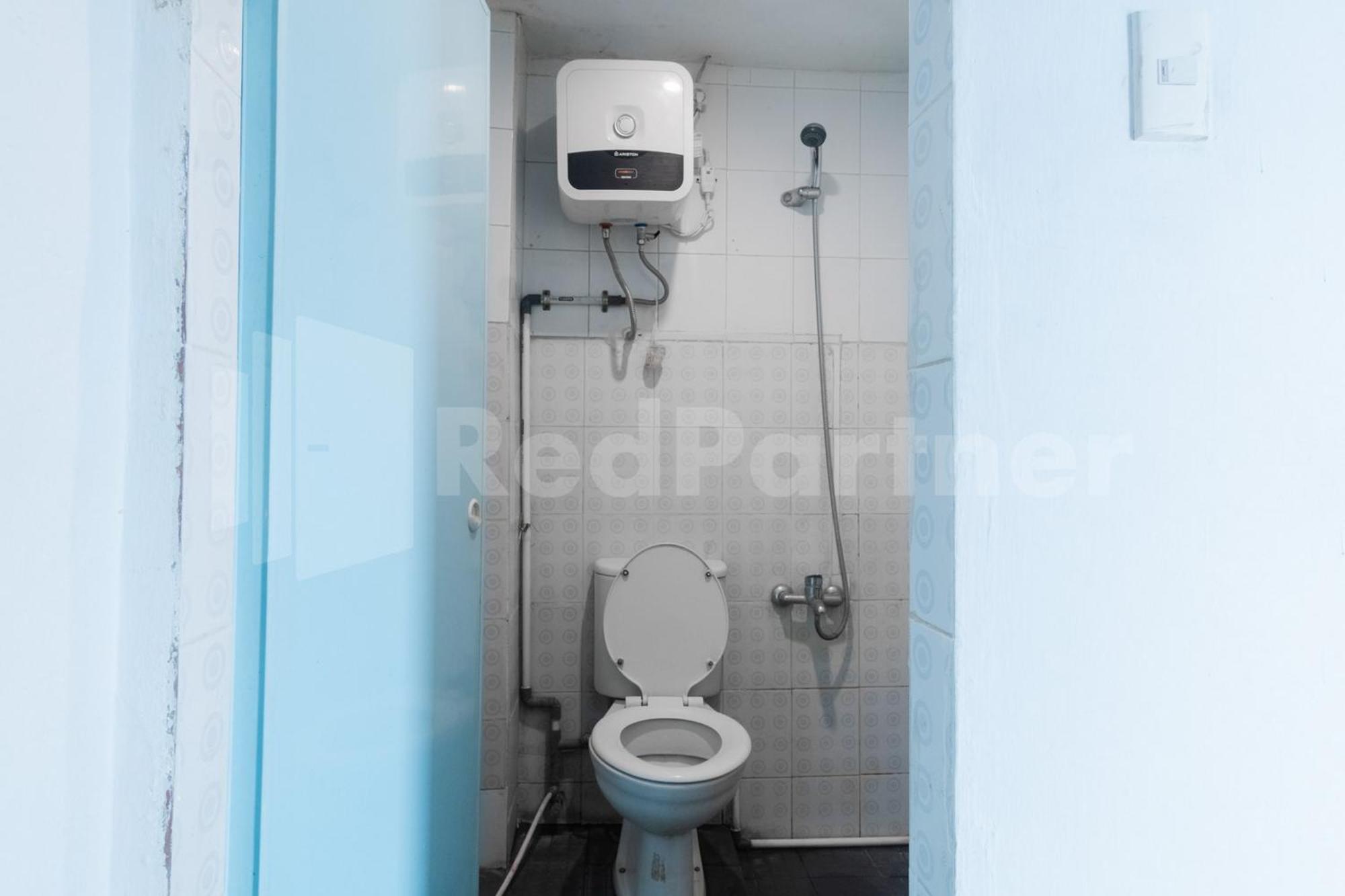 Teratai Guesthouse At Rs Adam Malik Medan Mitra Reddoorz Zewnętrze zdjęcie